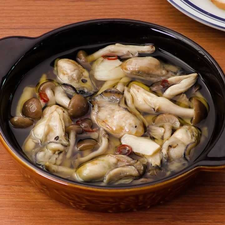 牡蠣としめじのアヒージョ