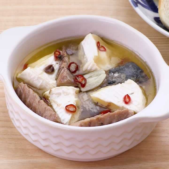 チーズと鯖缶のアヒージョ