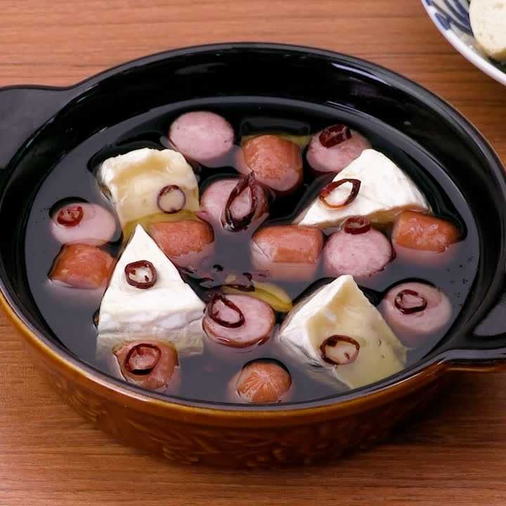 チーズとソーセージのアヒージョ