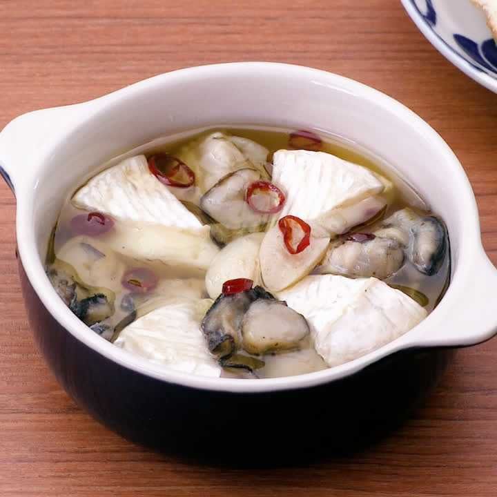 牡蠣とチーズのアヒージョ