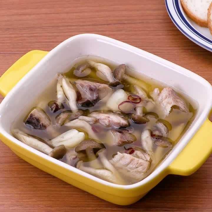 しめじと鯖缶のアヒージョ