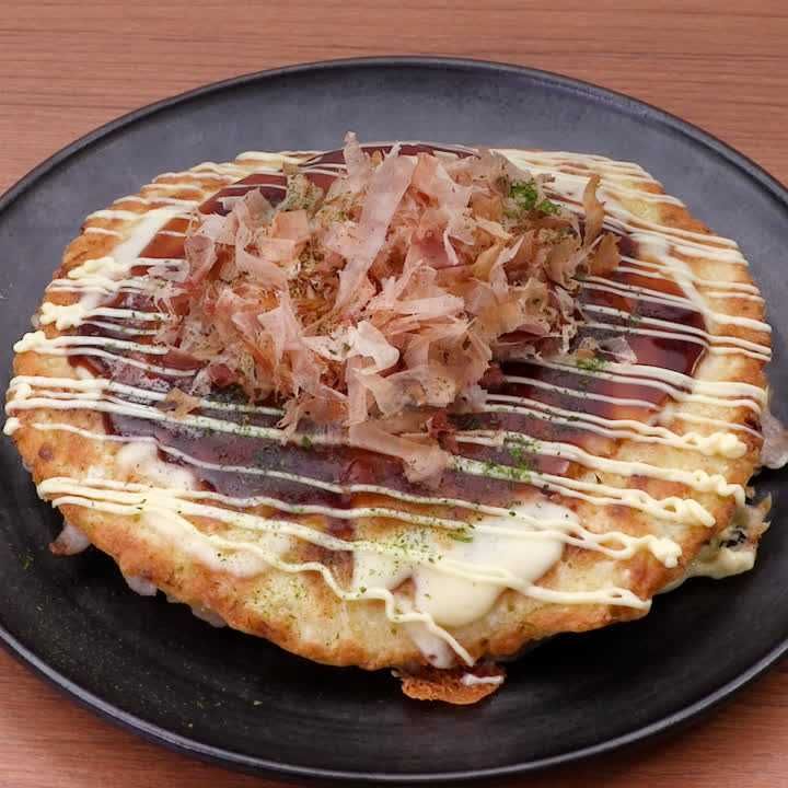 ボリューム満点 豚肉の明太餅チーズお好み焼きのレシピ動画 作り方 Delish Kitchen