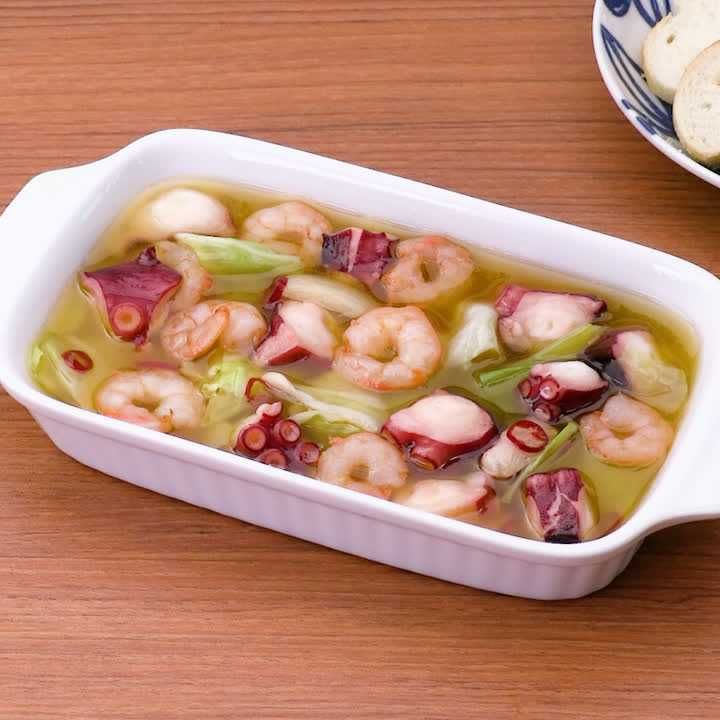 海鮮とキャベツのアヒージョ