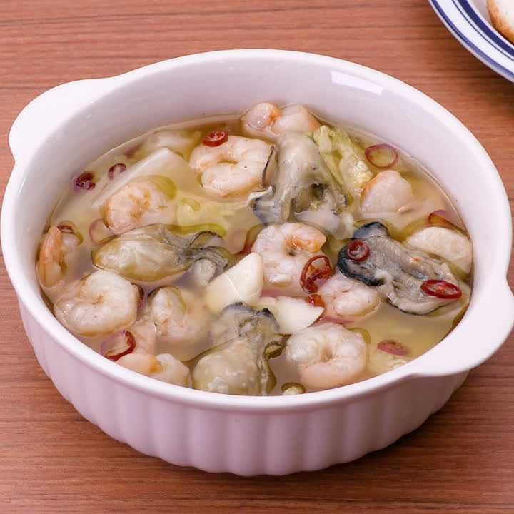白菜とえびと牡蠣のアヒージョ