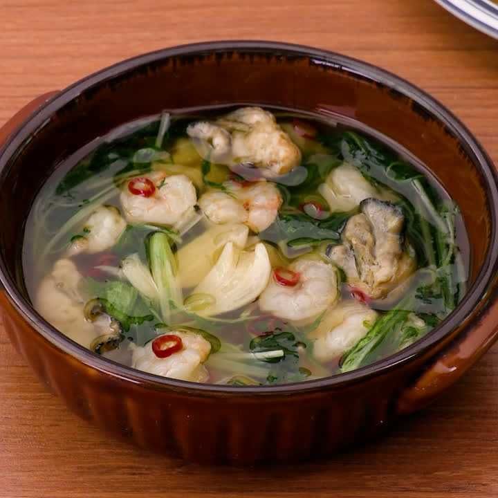 水菜とえびと牡蠣のアヒージョ