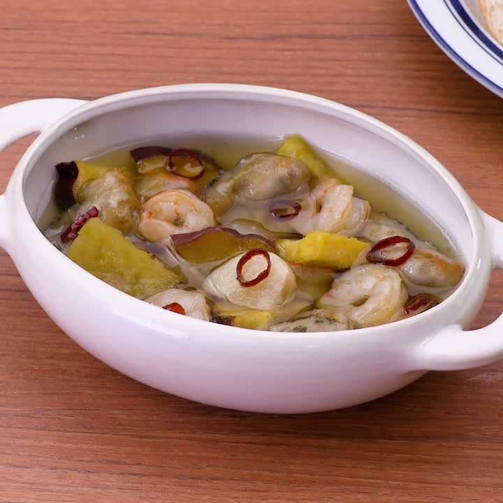 さつまいもとえびと牡蠣のアヒージョ