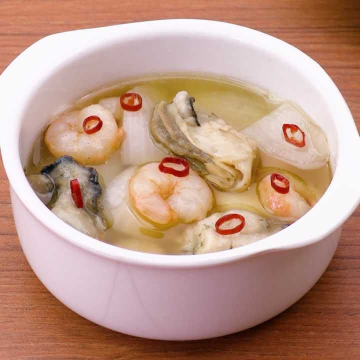 玉ねぎとえびと牡蠣のアヒージョ