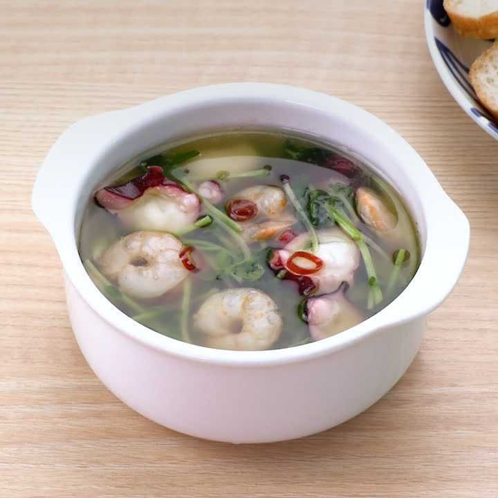 海鮮と豆苗のアヒージョ