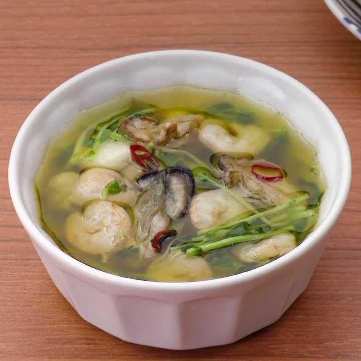 豆苗とえびと牡蠣のアヒージョ