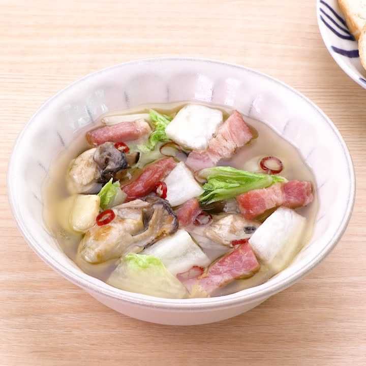 牡蠣と白菜とベーコンのアヒージョ