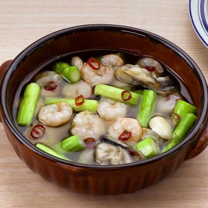 アスパラとえびと牡蠣のアヒージョ