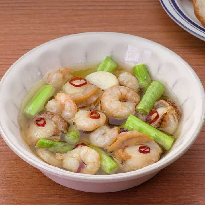 アスパラとホタテとえびのアヒージョ