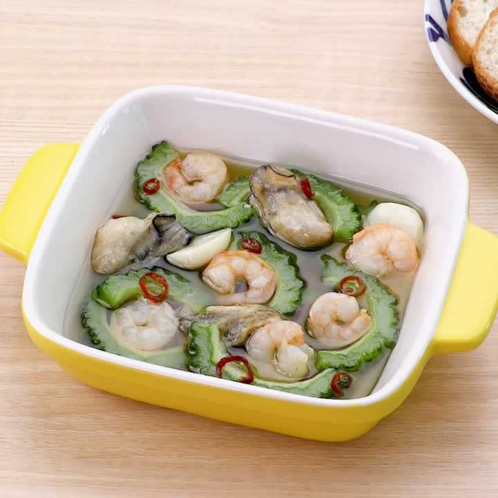 ゴーヤーとえびと牡蠣のアヒージョ