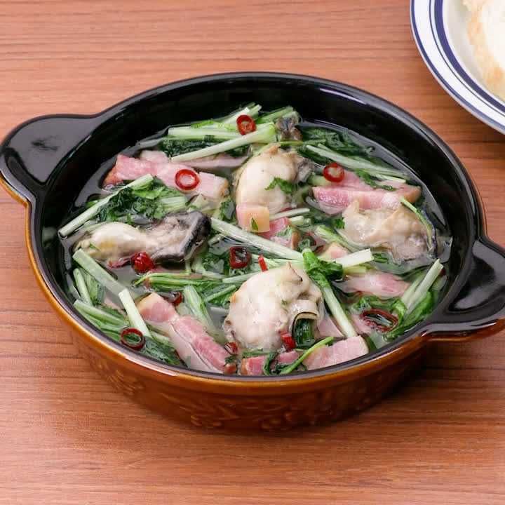 牡蠣と水菜とベーコンのアヒージョ