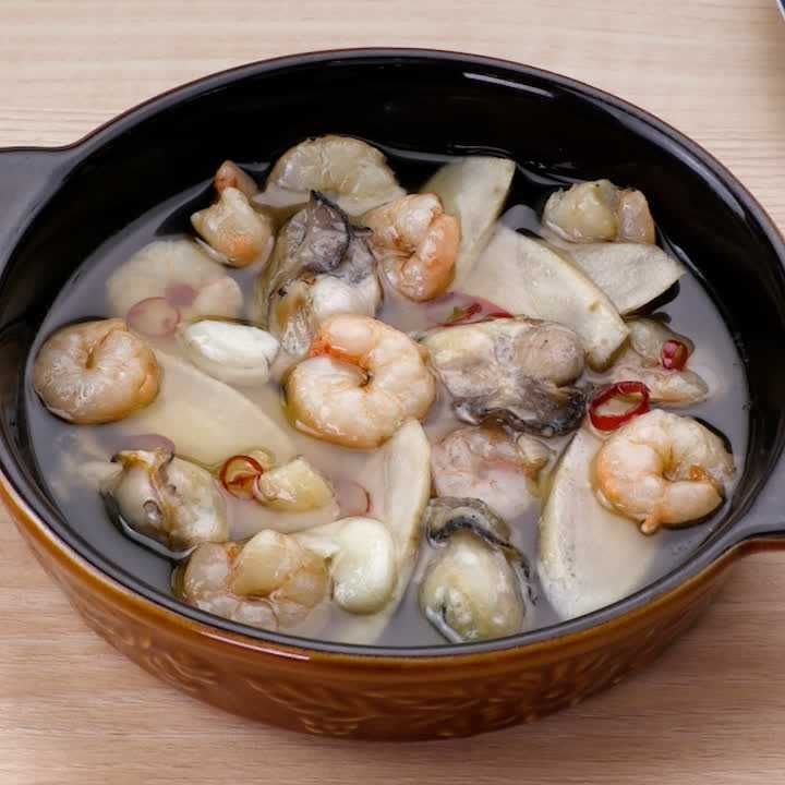 ごぼうとえびと牡蠣のアヒージョ