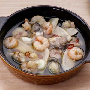 「ごぼうとえびと牡蠣のアヒージョ」のレシピ動画