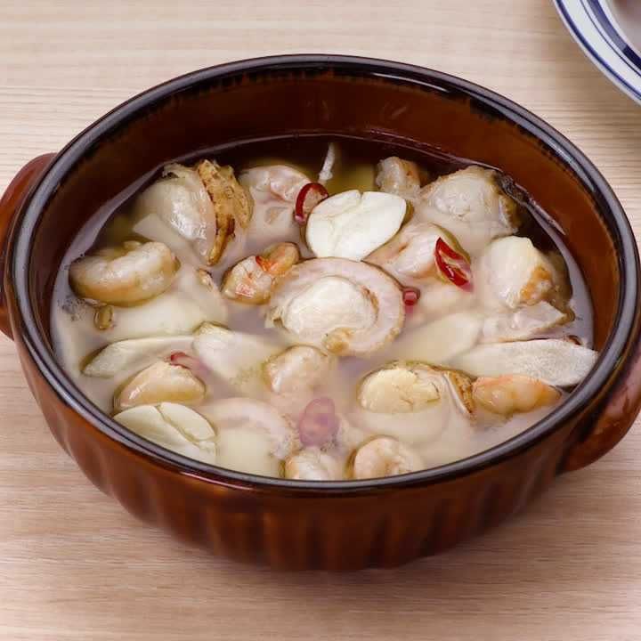 ごぼうとホタテとえびのアヒージョ