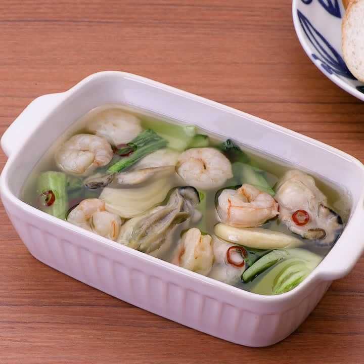 チンゲン菜とえびと牡蠣のアヒージョ