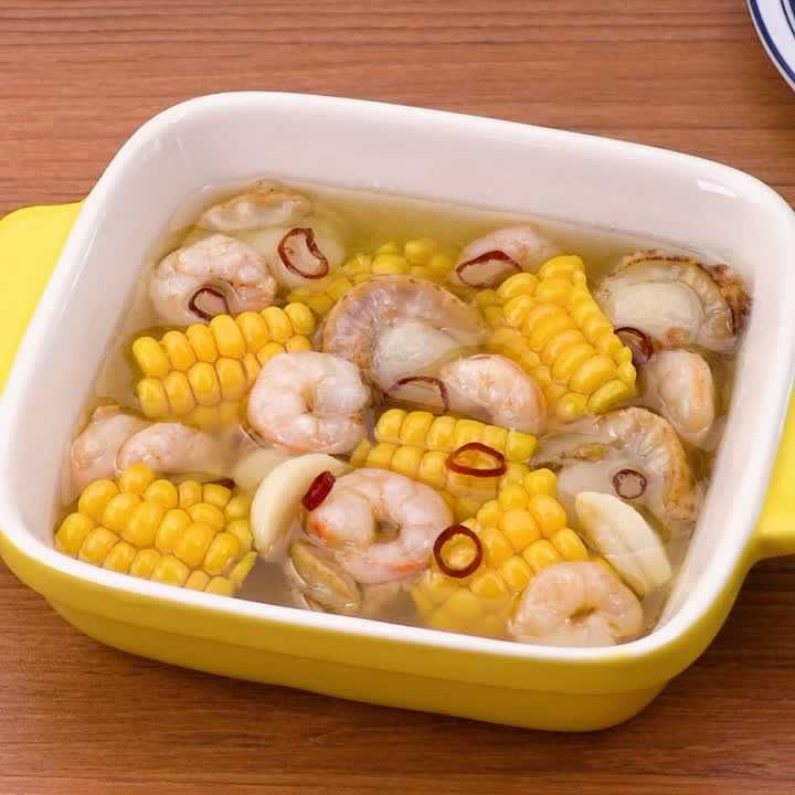 とうもろこしとホタテとえびのアヒージョ