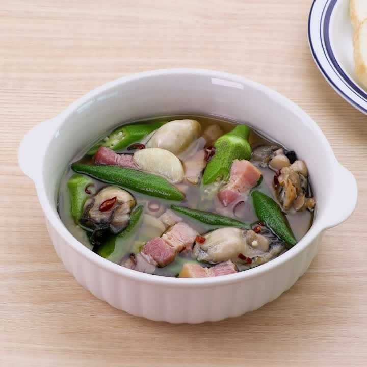 牡蠣とオクラとベーコンのアヒージョ