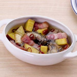 「牡蠣とさつまいもとベーコンのアヒージョ」のレシピ動画