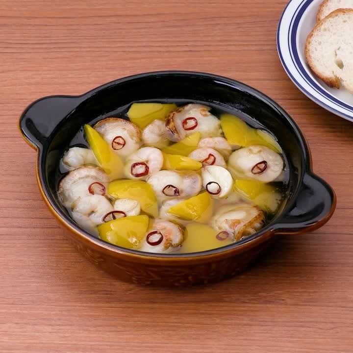 パプリカとホタテとえびのアヒージョ