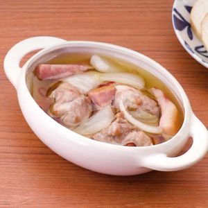 「玉ねぎと鶏もものアヒージョ」のレシピ動画