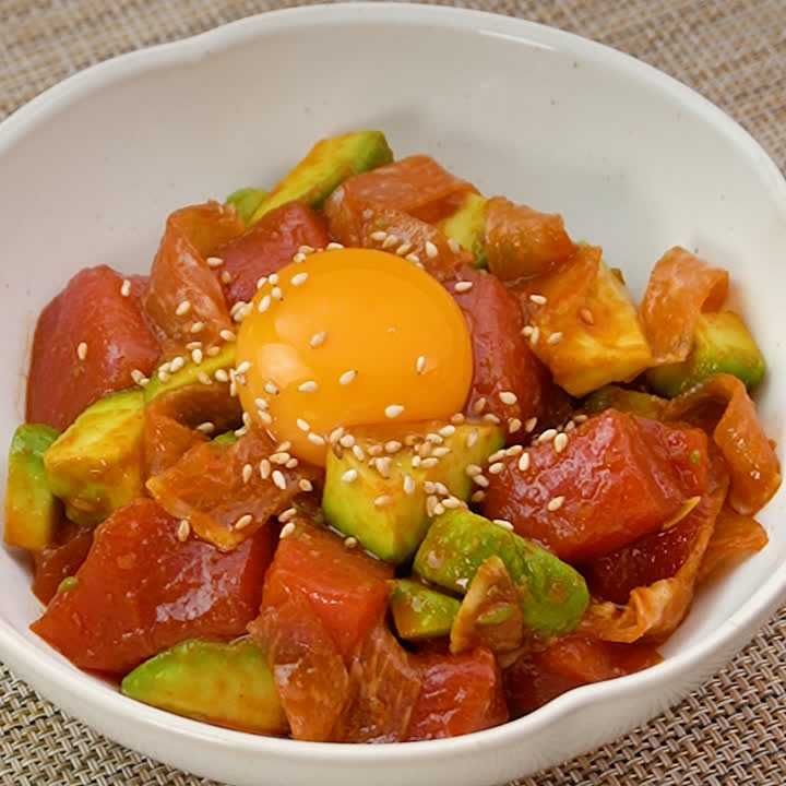 マグロと生ハムのユッケ