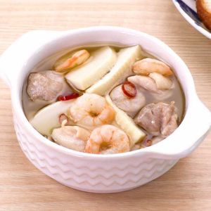 たけのことチキンとえびのアヒージョ