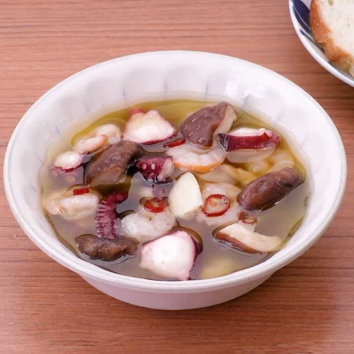 海鮮としいたけのアヒージョ