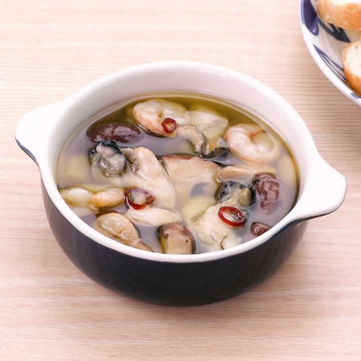 えびと牡蠣としいたけのアヒージョ
