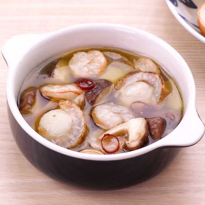 椎茸とホタテとえびのアヒージョ