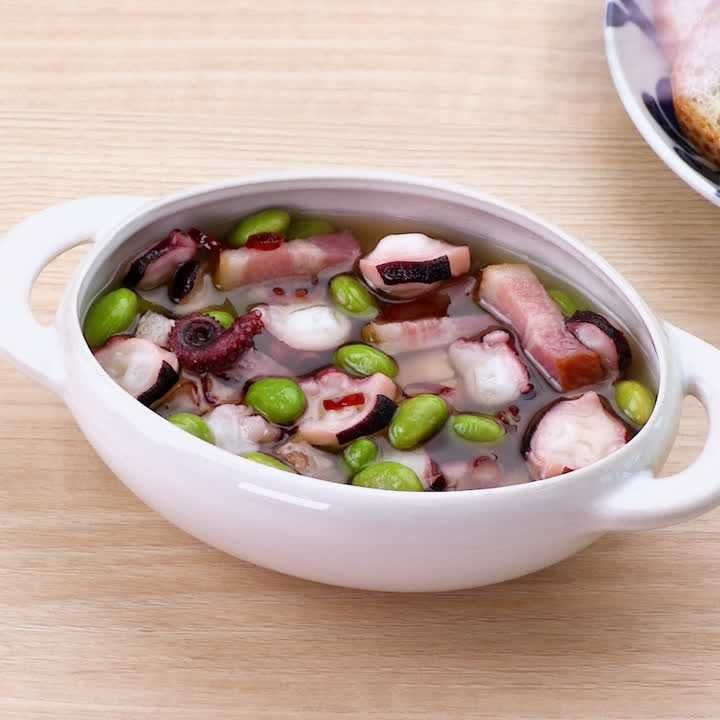 枝豆とベーコンとたこのアヒージョ