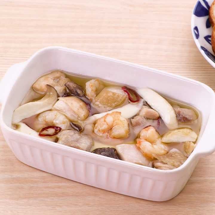 エリンギとチキンとえびのアヒージョ