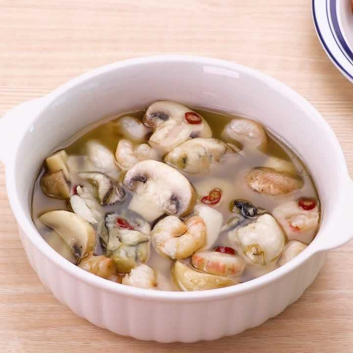 マッシュルームとえびと牡蠣のアヒージョ