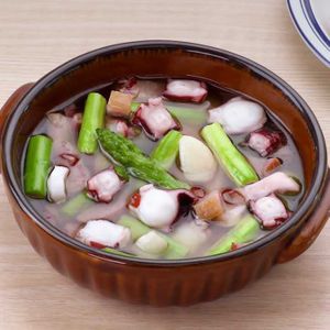 「アスパラとベーコンとたこのアヒージョ」のレシピ動画