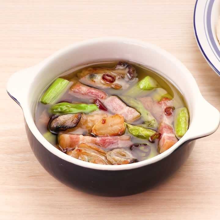 牡蠣とアスパラとベーコンのアヒージョ