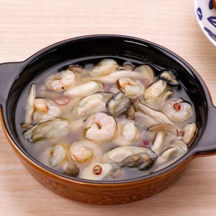 しめじとえびと牡蠣のアヒージョ