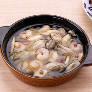 しめじとえびと牡蠣のアヒージョ
