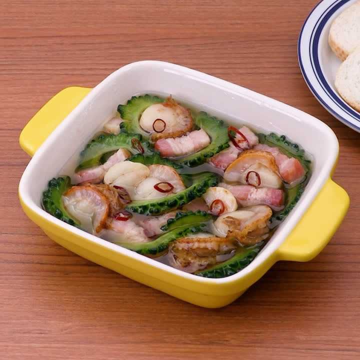 ゴーヤーとホタテとベーコンのアヒージョ