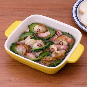 「ゴーヤーとホタテとベーコンのアヒージョ」のレシピ動画