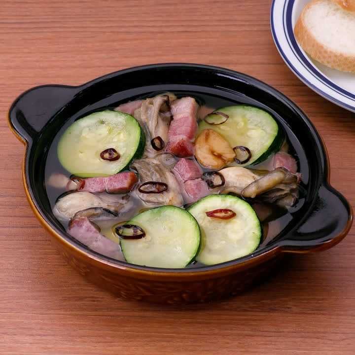 牡蠣とズッキーニとベーコンのアヒージョ