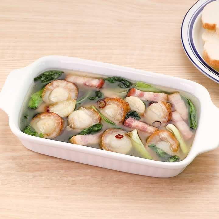 チンゲン菜とホタテとベーコンのアヒージョ