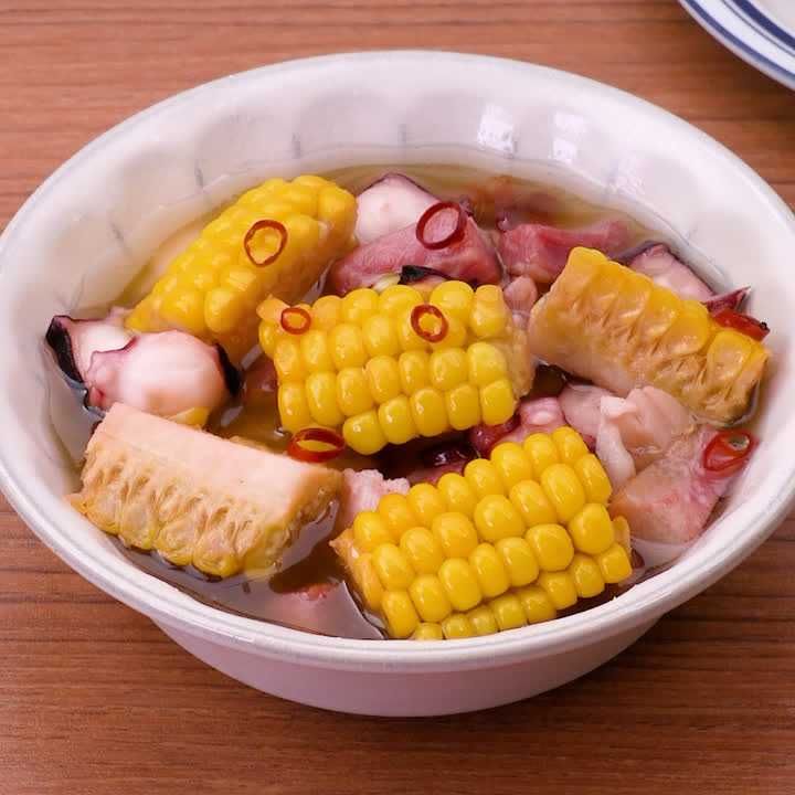 とうもろこしとベーコンとたこのアヒージョ