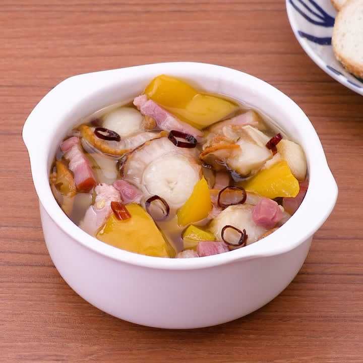 パプリカとホタテとベーコンのアヒージョ