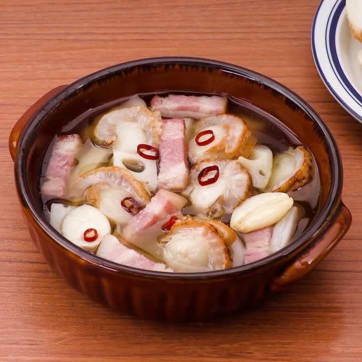 ワインのお供におすすめ♪ れんこんとホタテとベーコンのアヒージョの