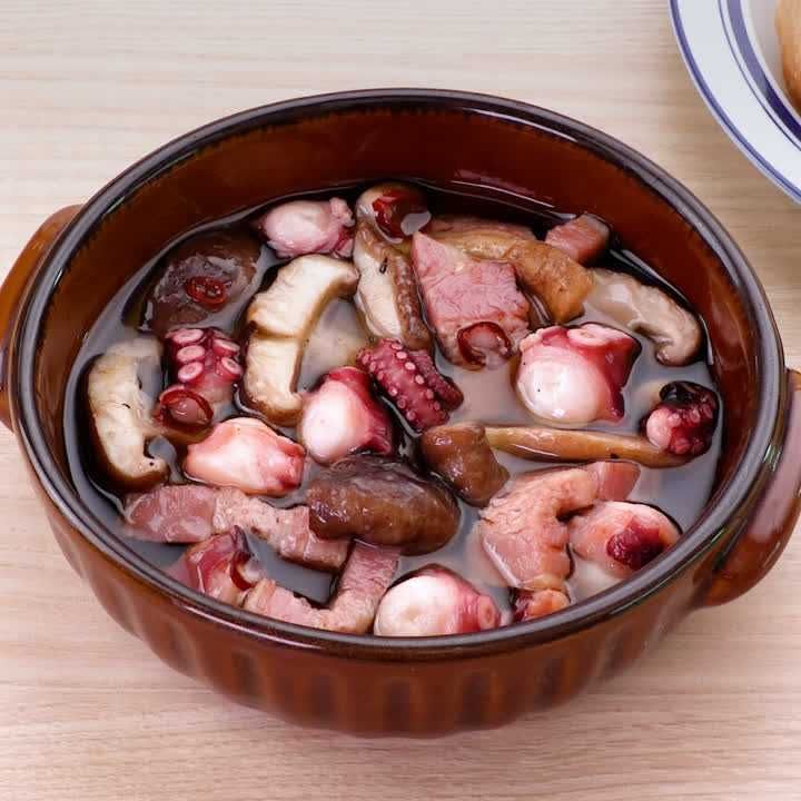 しいたけとベーコンとたこのアヒージョ