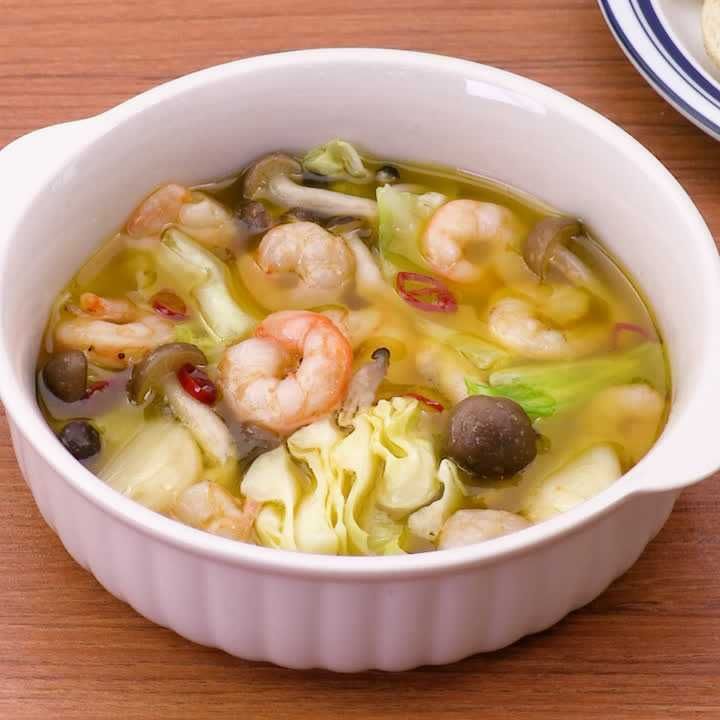 しめじとえびとキャベツのアヒージョ