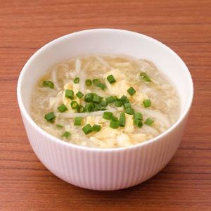 「卵ともやしの中華スープ」のレシピ動画