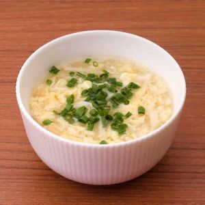 「卵とたけのこの中華スープ」のレシピ動画